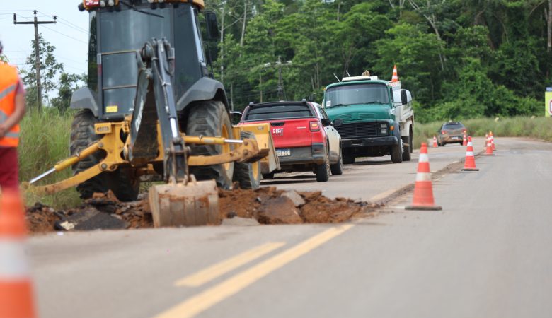 Após solicitação de Pedro Fernandes, BR-421 começa a receber manutenção