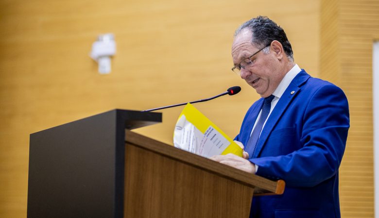 Pedro Fernandes celebra aprovação de lei que garante permanência de famílias no Soldado da Borracha