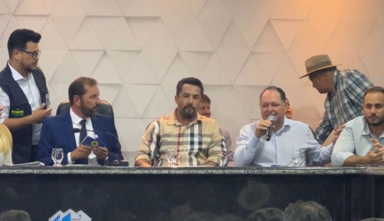 Deputado Pedro Fernandes participa da posse de Hildon Chaves na Arom