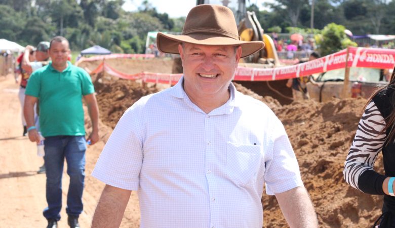 Deputado Pedro Fernandes celebra o retorno da Corrida Nacional de Jericos Motorizados em Alto Paraíso