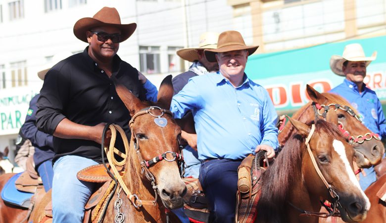 Deputado Pedro Fernandes participa da Cavalgada da 38ª Expoari