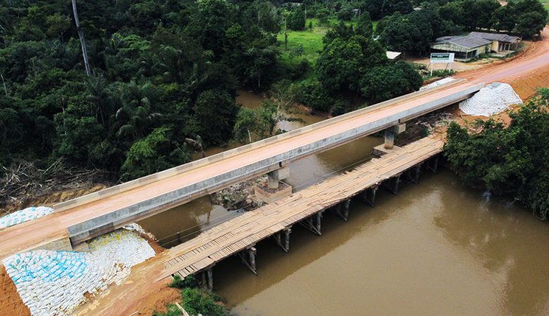 Prefeitura de Cujubim inaugura ponte de concreto sobre o Rio Preto