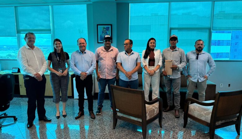 Deputado Pedro Fernandes e lideranças de Cujubim tratam de melhorias na RO-205 em reunião com o DER