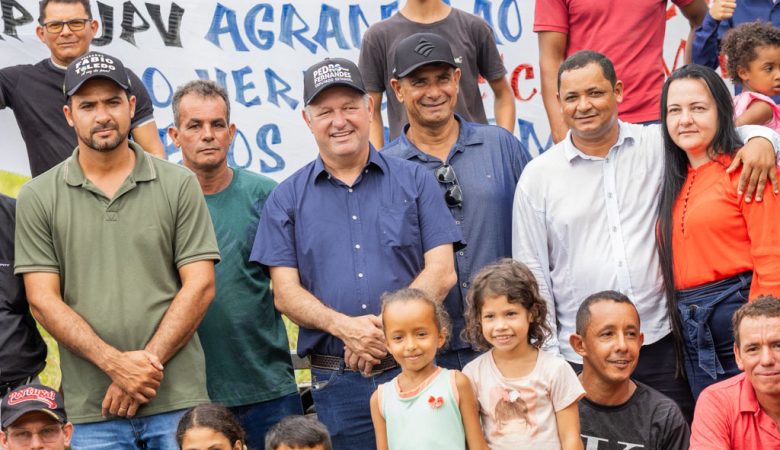 FOTOS NA ENTREGA  DOS EQUIPAMENTOS DA ASSOSSIAÇÃO – APRUPV- LINHA 11 MACHADINHO