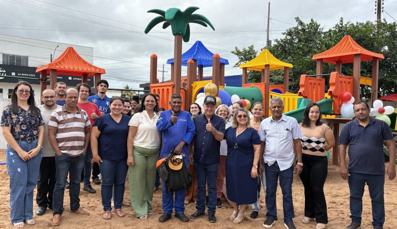 Escola de Rolim de Moura recebe playground com emenda do deputado Pedro Fernandes