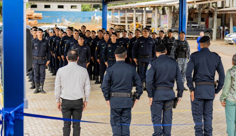 Fotos da inauguração da nova garagem e entrega de Voto de Louvor no 7º Batalhão.