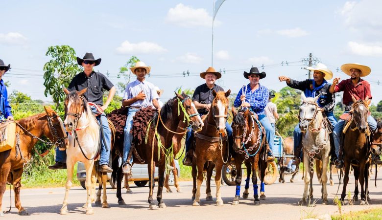 Deputado Pedro Fernandes celebra a tradição e cultura durante 14ª cavalgada da Expobim  