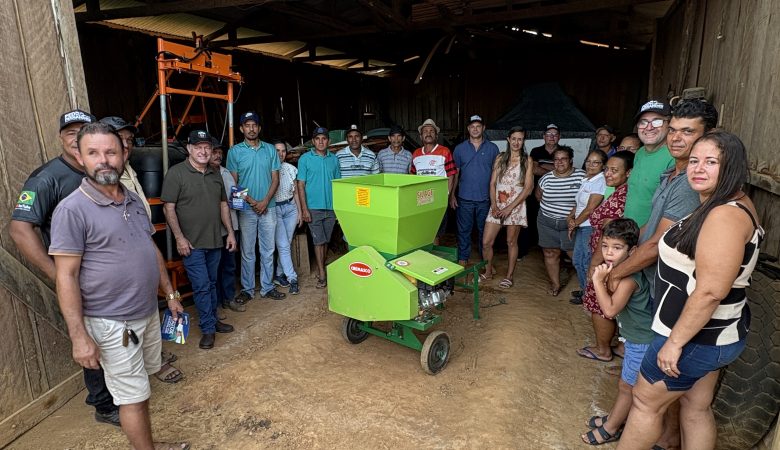 Produtores do consórcio Terra Prometida são beneficiados com implementos agrícolas com recursos do deputado Pedro Fernandes